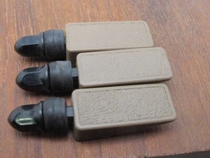 1998 - 2000 GMC Envoy Rear Cargo Cover TAUPE Mounting Lock Clips (3) - Picture 1 of 3