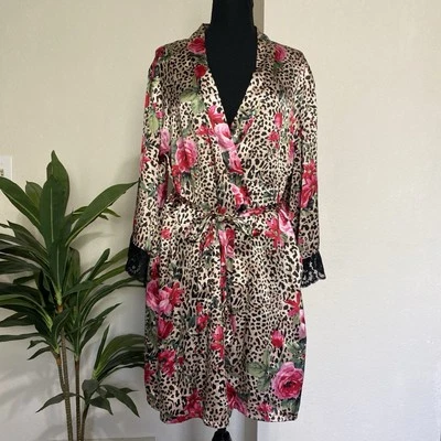 Conjunto de 2 piezas Secret Treasures talla L bata de satén pantalones cortos estampado floral animal kimono encaje Foto 1 de 4