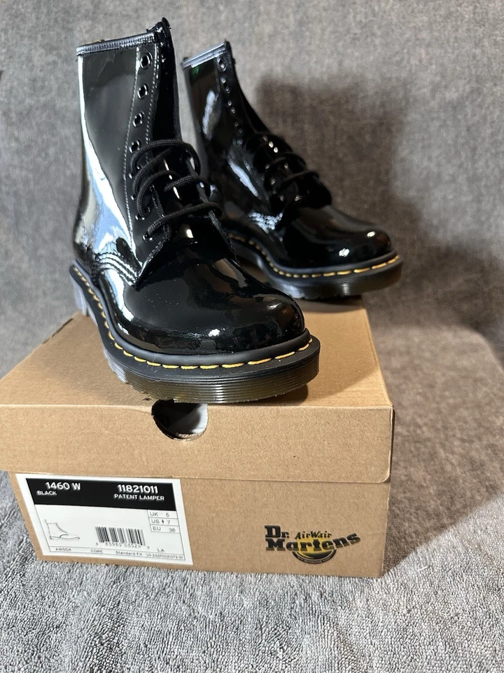 Новый в коробке Dr Martens патент Lamper черный патент шнурует вверх боевые ботинки размер 7 - Изображение 1 из 4