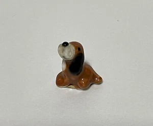 Vintage Miniature TINY Brown Black Hound Dog Figurine, Made In Japan - Imagen 1 de 6