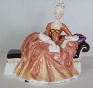 Royal Doulton "Reverie" Bone China Fiqurine - Imagen 1 de 8