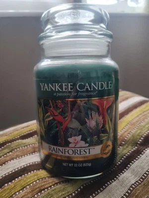 YANKEE CANDLE Large Rain Forest Vintage 2008 Pour Deerfield Label 623g New/Unlit - Image 1 of 4