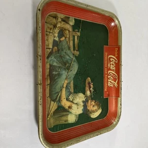 RARO VASSOIO DA PORTATA IN METALLO COCA COLA PESCA RAGAZZA 1940 ORIGINALE VINTAGE - Foto 1 di 9