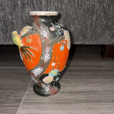Jarrón floral vintage japonés pintado a mano pájaro amarillo vibrante  Foto 1 de 4