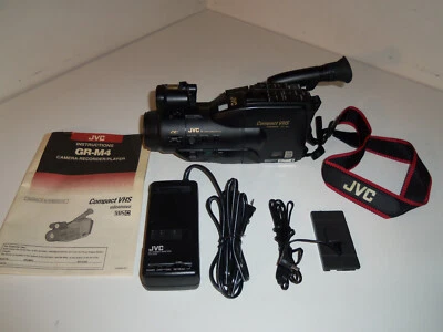 JVC GR-M4U Compact VHS Video Camera Camcorder w/ Battery Charger Adapter AA-V10U - Image 1 of 4