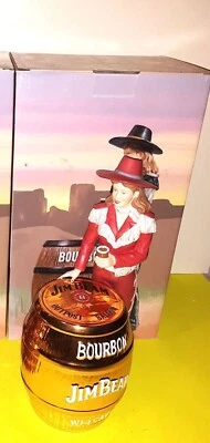 Jim Beam Cowgirl Outpost Sedán Whisky Barril Decantador ROJO Y DORADO #27/30 con caja Foto 1 de 4