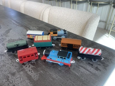 Motor de tren motorizado Thomas & Friends BASH 2009 Mattel varios caramelos, etc. Foto 1 de 4