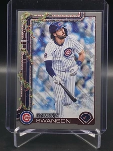 Béisbol navideño Topps 2025 Dansby Swanson #H39 brillo Chicago Cubs - Imagen 1 de 2