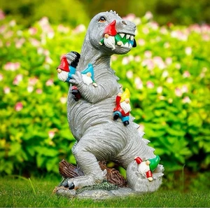 "Estatua de gnomo comedor dinosaurio 5,9"" resina divertida decoración de jardín y patio" - Imagen 1 de 5