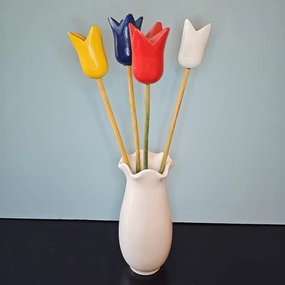 Tulipanes de madera vintage Suecia con jarrón de aproximadamente 13"" de alto Foto 1 de 4
