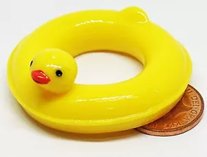 Puppenhaus Ente Gummi Ring Schlauchboot Schwimmen Strand 1:12 Waage Mini Tumdee - Bild 1 von 3