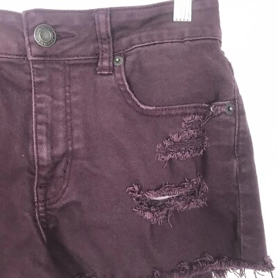 Pantalones cortos de mezclilla American Eagle borgoña dobladillo crudo para mujer 4 desgastados elásticos Foto 1 de 4
