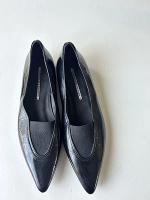 Mocasines planos Donald Pliner Renee negros, recorte flexible, nariz puntiaguda, talla 8 Foto 1 de 4