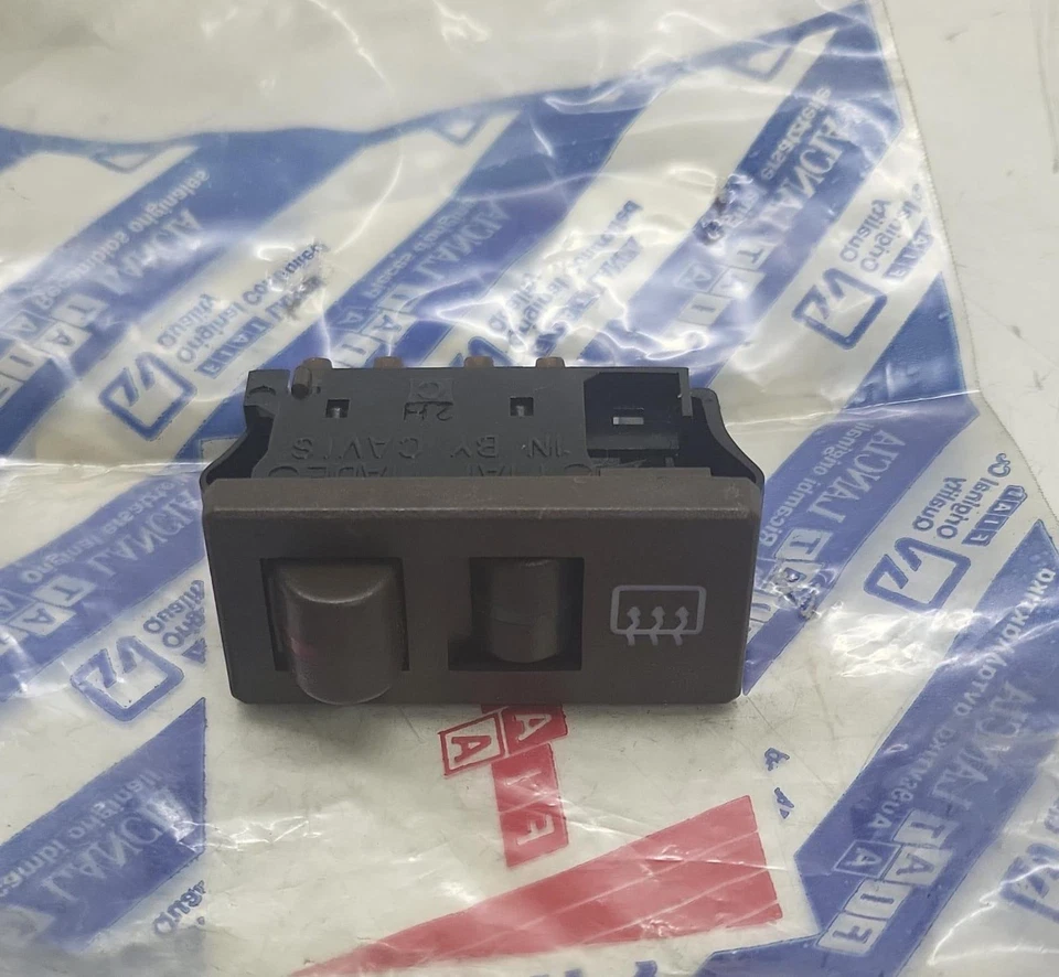 Original Brown Heated Rear Window Switch Fiat Ritmo Code: 5924454 - Image 1 of 1