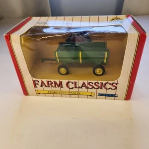 Ertl Farm Classics Flare Box Wagon Vintage 5637 Green 1:43 Scale - Picture 1 of 4