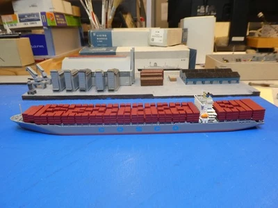 Nave portacontainer Zhong He (CHN) in scala 1:1250 produttore Bille BI 113 - Immagine 1 di 4