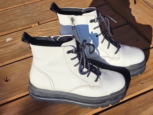 Libro de Combate Plataforma Impermeable Ugg Sidnee en Blanco Talla 7.5 - Imagen 1 de 14