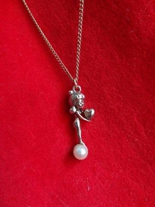 Vintage Metal Gold Toned Fairy Pixie with Heart Faux Pearl Necklace - Picture 1 of 12