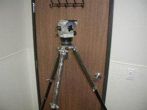 Heavy Duty Gizmo Aluminum Camera Tripod with Vinten Vision 10 Pan Head