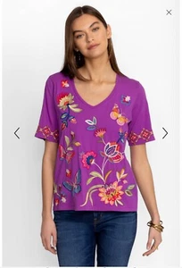 JOHNNY WAS GRÖSSE M ANMUTIGES BESTICKTES TRAPUNTO V-AUSSCHNITT BAUMWOLLE T-SHIRT IRIS LILA NEU MIT ETIKETT - Bild 1 von 6