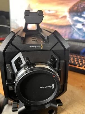Cámara de cine digital Blackmagic Design URSA 4K V1 montura PL [casi como nueva] #5243 Foto 1 de 4