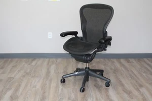 Herman Miller Aeron Chair in Size "B" in Carbon Pellicle Classic on Graphite - Picture 1 of 1