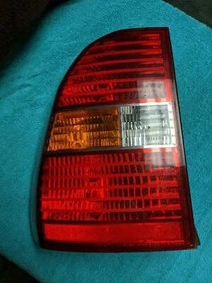 Luz de freno trasera izquierda conductor Kia Sportage 2005-2007 OEM Foto 1 de 2