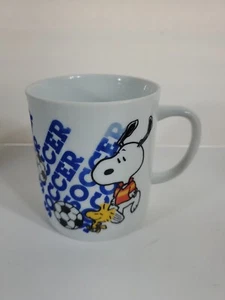 VTG 1958-1965 SNOOPY SOCCER MUG 3 3/8” TALL UNITED FEATURE SYNDICATE SCHULZ-READ - Picture 1 of 12