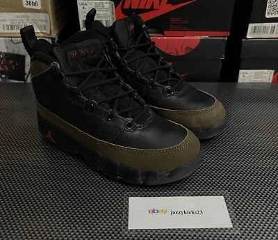 1993 Air Jordan IX (Olive) tamanho 10C - Imagem 1 de 4