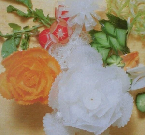 Libro de guarnición japonesa KAZARIGIRI técnicas decorativas de corte verduras frutas - Imagen 1 de 11