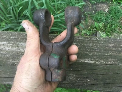 Yugo de toma de fuerza John Deere; dividido, atornillado, 6 estrías Foto 1 de 4