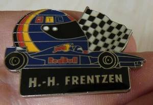 RARE PIN'S F 1 FORMULA ONE CASQUE HEINZ HARALD FRENTZEN SAUBER RED BULL - Foto 1 di 4