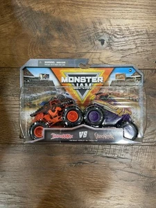 Monster Jam ~ Thunder Roarus VS Velociraptor - Picture 1 of 2