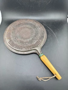 Vintage Old Heat Diffuser Round Metal Flame Fanner Wood Handle Cooktop Shield - Picture 1 of 6