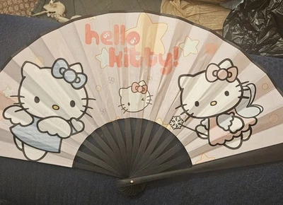  Ventilador de mano Sanrio Hello Kitty de tela de seda y bambú para exteriores con diferentes imágenes  Foto 1 de 4
