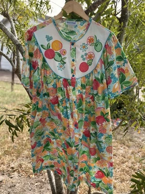 Smart Time Vtg House Free Fruit And Floral Bold Print  Medium - Image 1 of 4