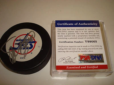 Disco de hockey firmado por Teemu Selanne Winnipeg Jets autografiado certificado de autenticidad PSA/DNA c Foto 1 de 3