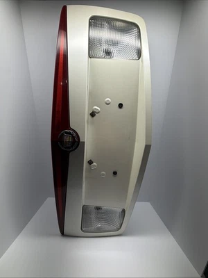 Задняя крышка номерного знака 3-я лампа для Cadillac CTS 2003-2007 годов выпуска R2166 DG - Изображение 1 из 4