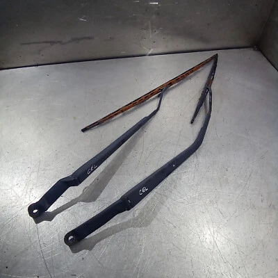 Toyota Celica Mk7 T230 1999-2006 PAIR Front Windscreen Wiper Arms & Blades - Image 1 of 4