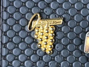  PINS PIN BADGE ALCOOL VIN CLASSIQUES - Picture 1 of 1