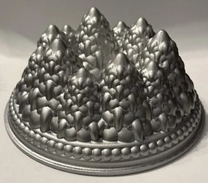 Nordic Ware Holiday Tree Bundt plata 9 tazas - Imagen 1 de 7