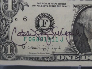 Billete de un dólar FRN 1988-A. Autógrafo cortesía: Catalina V. Villalpando firmado - Imagen 1 de 11