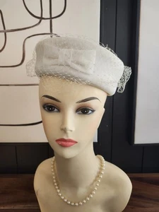 Vintage 1950s White SILK PILLBOX Hat W/ Netting & BOW Rockabilly Wedding CHIC - Picture 1 of 4