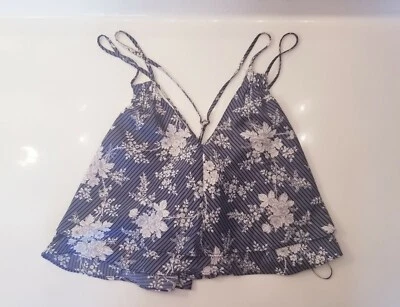 Camisa recortada Urban Outfitters XS Top azul en capas con tiras columpio con volantes  Foto 1 de 4