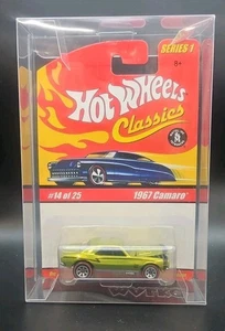 Camaro Hot Wheels Classics Serie 1 '67 2004 verde lime striscia nera con custodia  - Foto 1 di 2