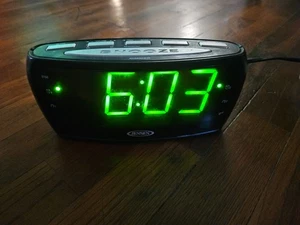 Jensen Digital AM/FM Dual Alarm Clock Radio Black - Picture 1 of 5