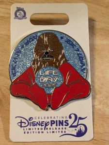 Disney Parks Star Wars Life Day 2025 Chewbacca LR Pin Neu Kostenloser Versand - Bild 1 von 1