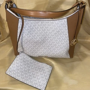 Michael Kors signature Kimberley studded Shoulder Bag - Picture 1 of 13