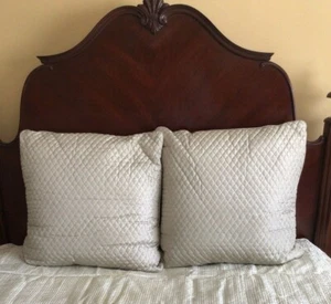 Two Croscill Euro Quilted Pearl Essence Square Pillows - 27"x27" - Celedon Gray - Bild 1 von 4