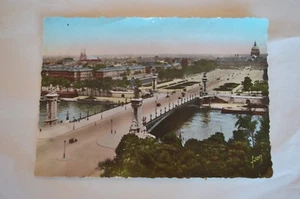 Postal a color de colección Paris en Flanant Pont Alexandre III et Esplanade des Invalide - Imagen 1 de 7